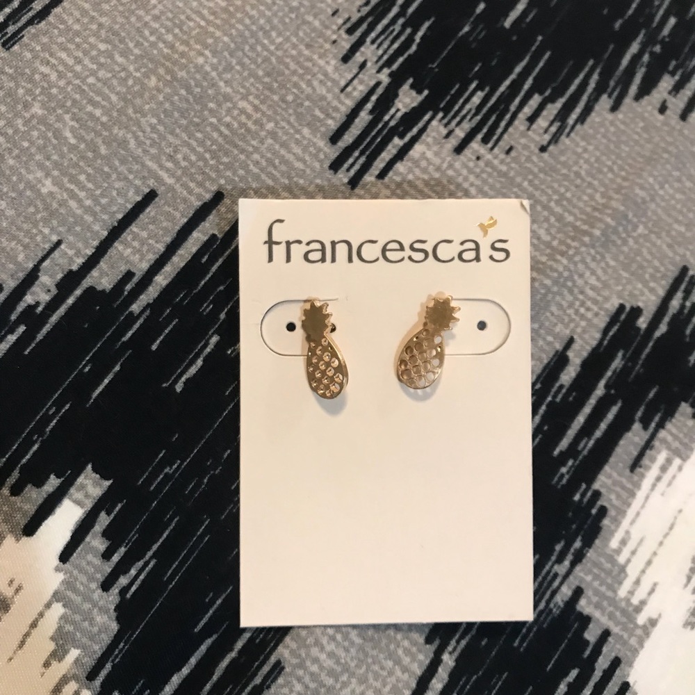Adorable pineapple stud earrings!